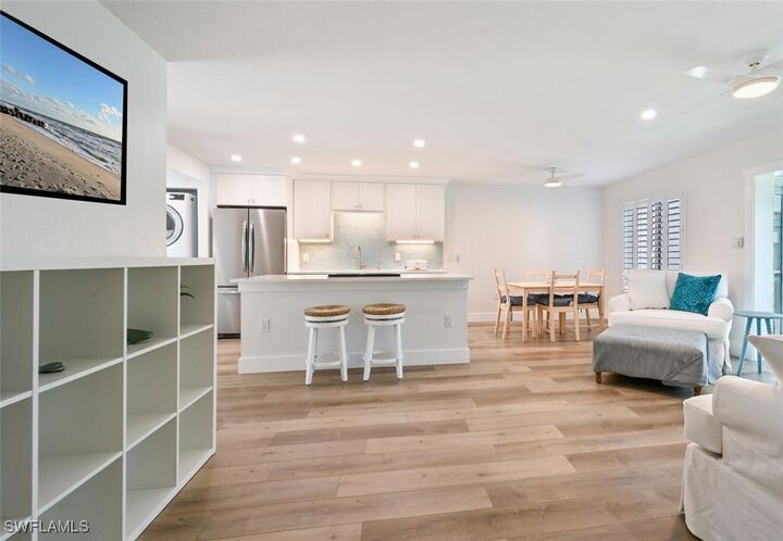 Property Photo: 250 7th Avenue S 202 FL 34102