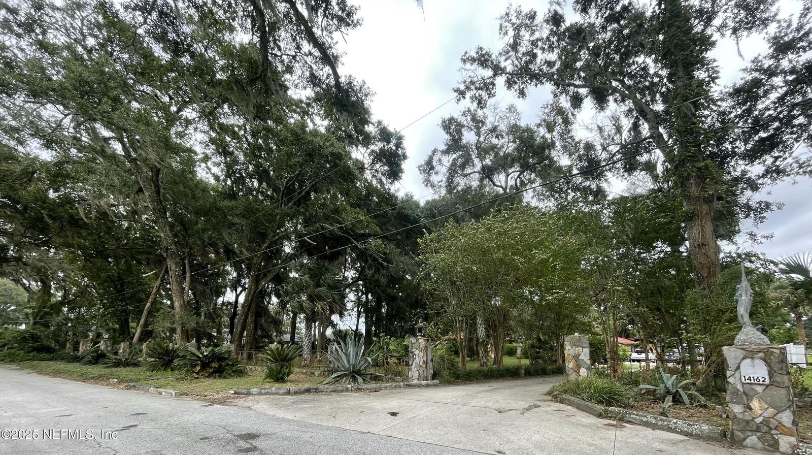 Property Photo: 14162 Pleasant Point Lane FL 32225