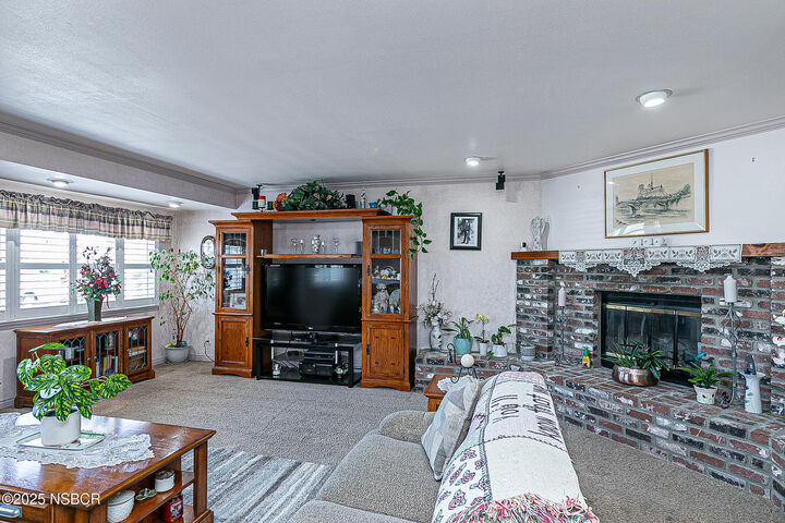 Property Photo:  1012 N Gardenia Street  CA 93436