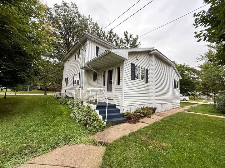 Property Photo:  803 N Broadway Avenue  MN 55951 