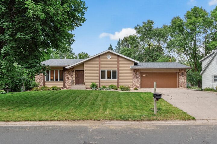 Property Photo: 1707 Jackson Court MN 55057