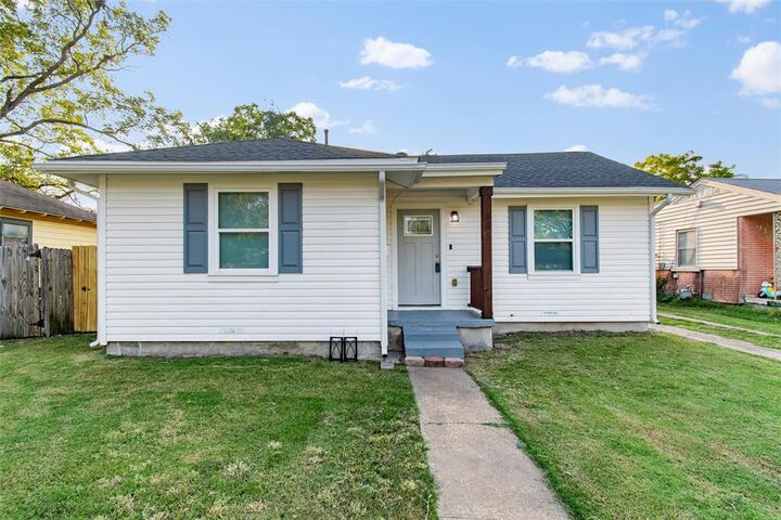 Property Photo:  909 NE 17th Street  TX 75050 