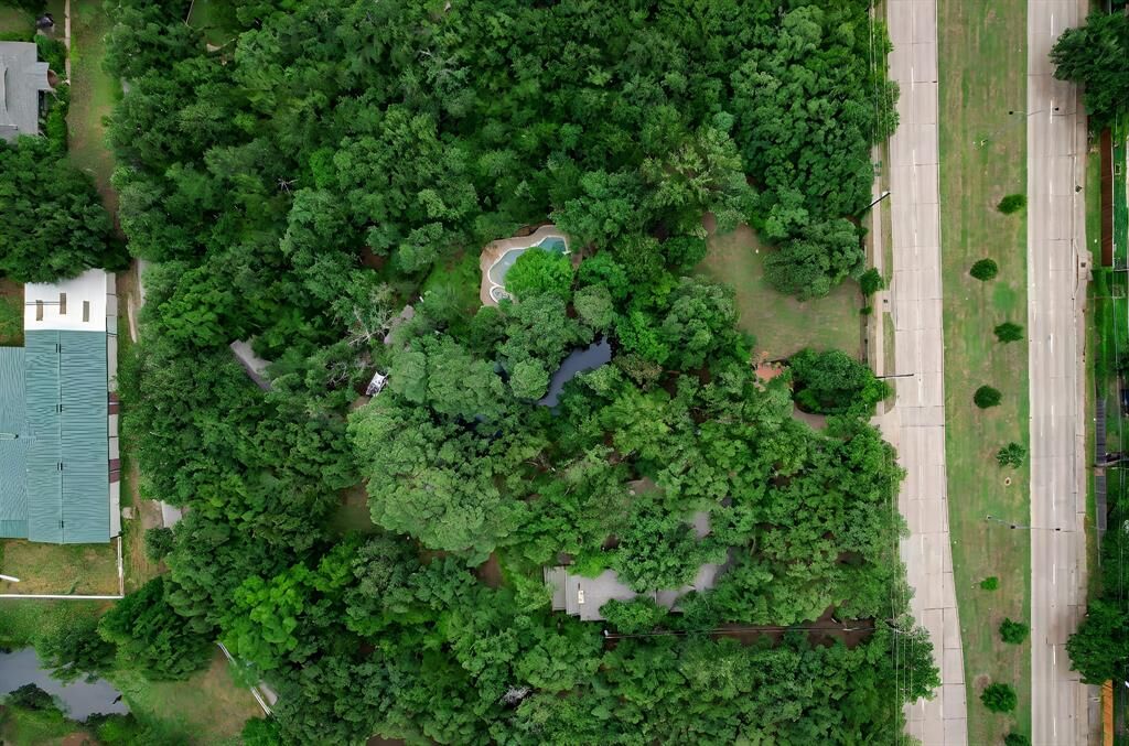 Property Photo: 2715 Green Oaks Boulevard TX 76017