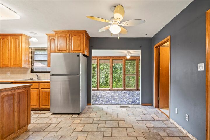 Property Photo:  3210 S Lincoln Street  AR 72761 