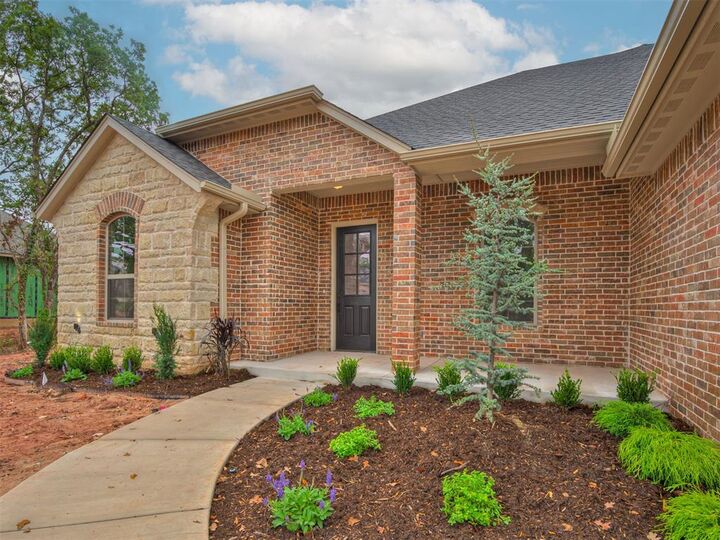 Property Photo:  8101 Longbow Drive  OK 73044 