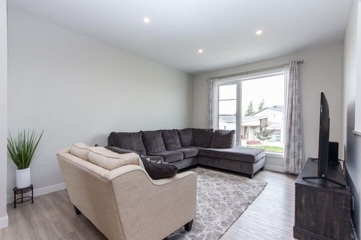 Property Photo: 77 Ellington Crescent AB T4P 3E5