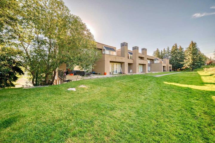 305 Village Mews SW 10  Calgary AB T3H 2L3 photo