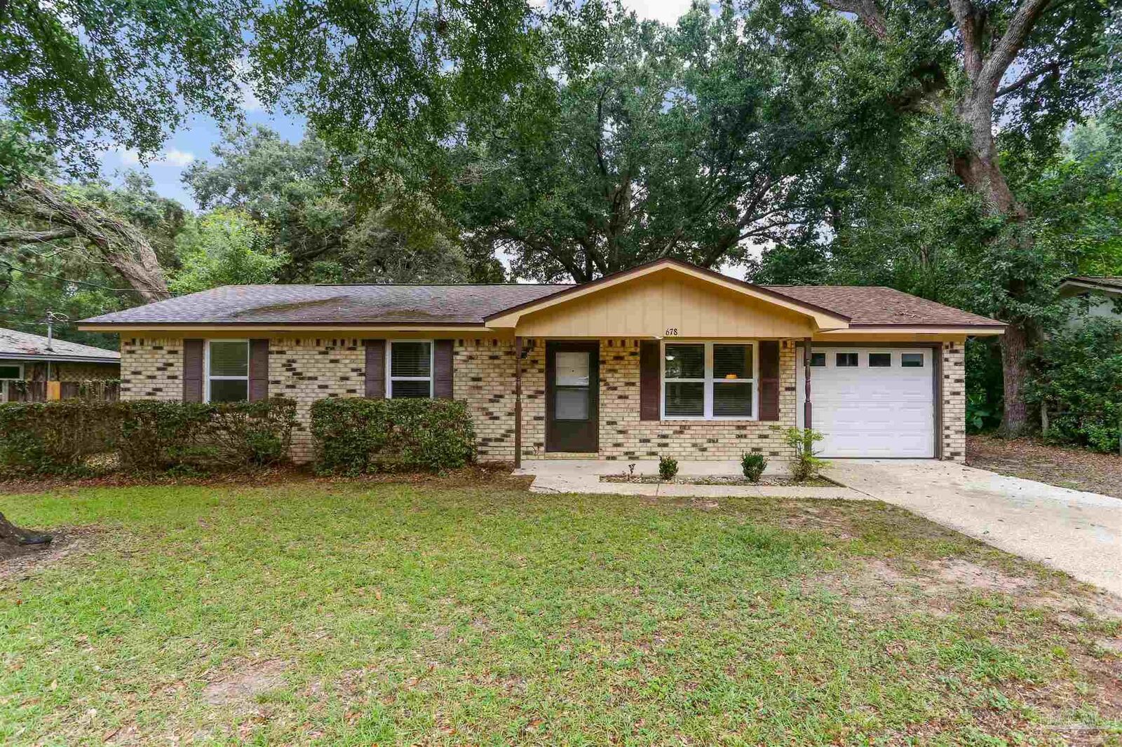 Property Photo: 678 Deedra Ave FL 32514