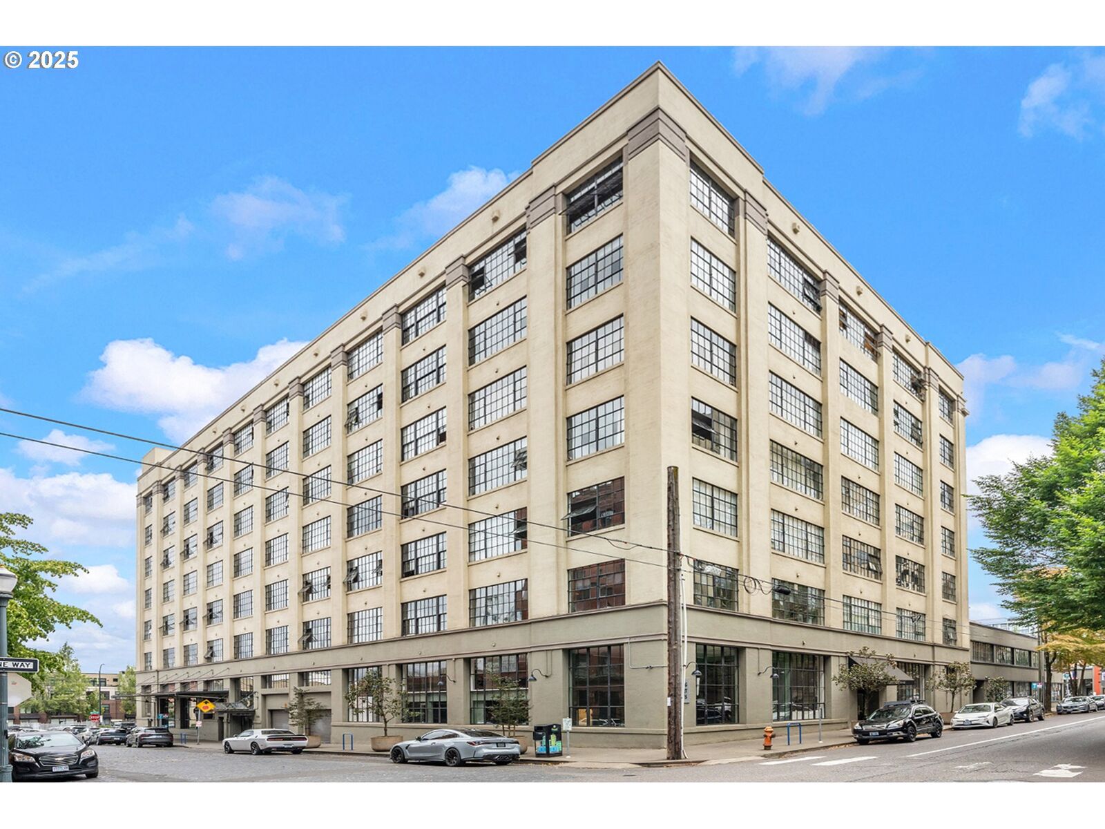 Property Photo:  1314 NW Irving St 609  OR 97209 