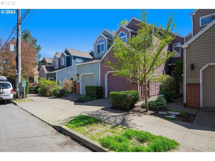Property Photo:  2438 NW Thurman St  OR 97210 