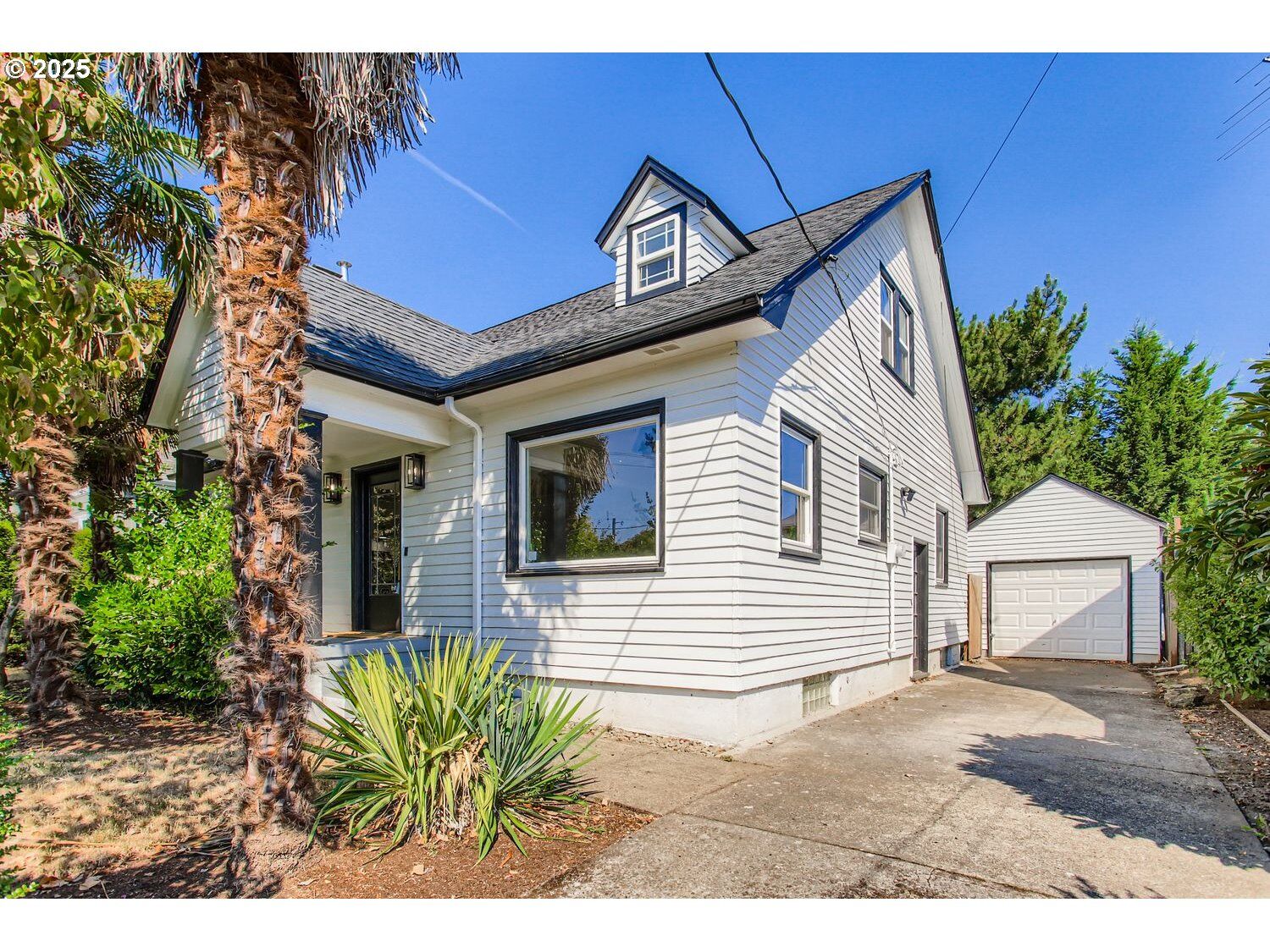 Property Photo:  1815 N Ainsworth St  OR 97217 