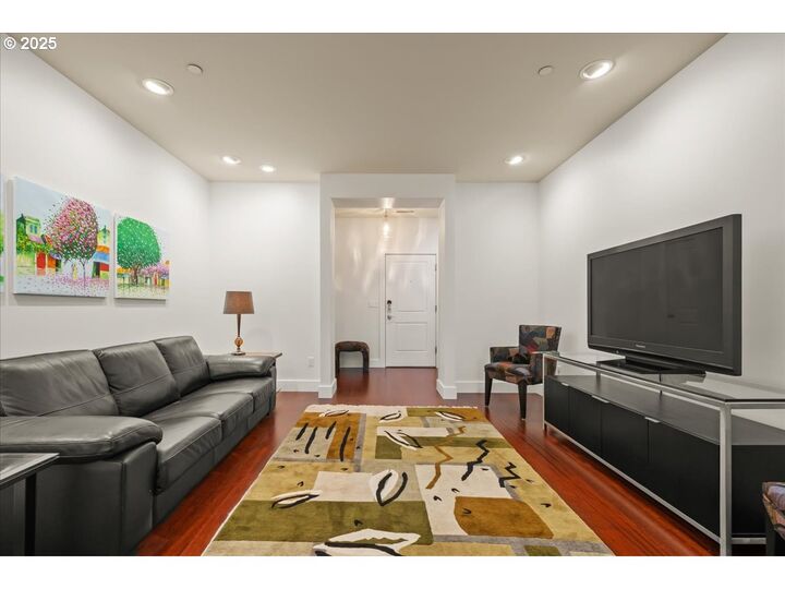 Property Photo: 500 Broadway St 502 WA 98660