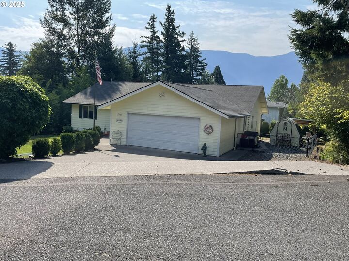 Property Photo: 270 NW Bulldog Dr WA 98648