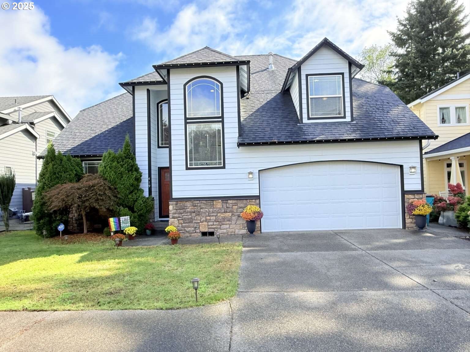 Property Photo:  419 NE 169th Ave  WA 98684 