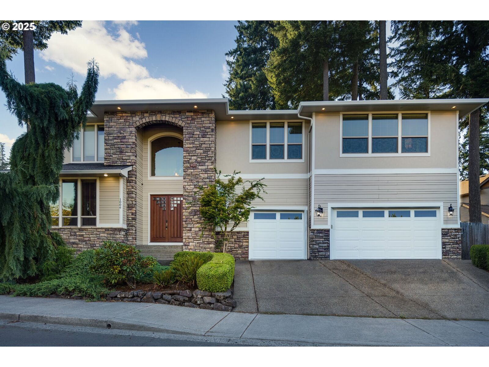 Property Photo: 1006 SE 199th Ave WA 98607