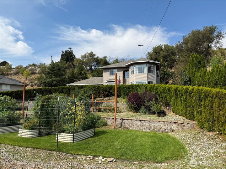 Property Photo: 6 Valley View Park Drive WA 98841