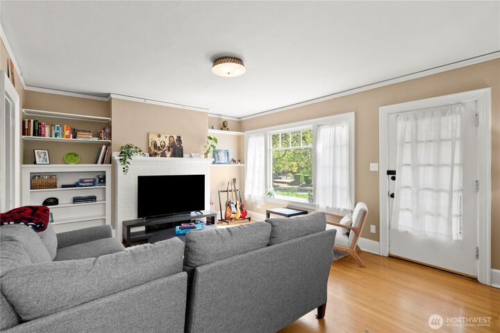 Property Photo: 308 E 22nd Street WA 98663