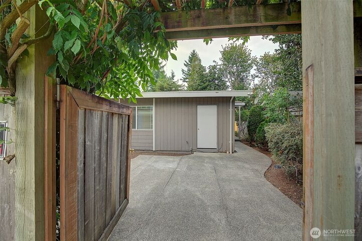 Property Photo:  299  1st Avenue NW  WA 98027 