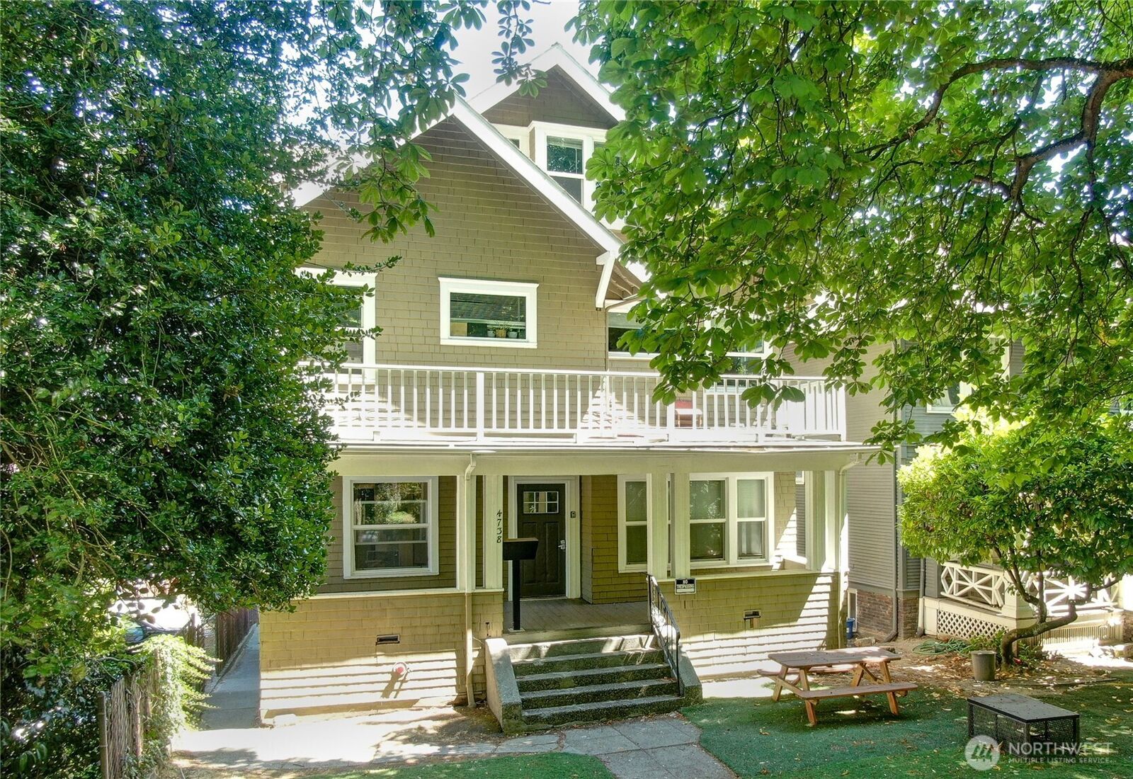 Property Photo:  4738  17th Avenue NE  WA 98105 