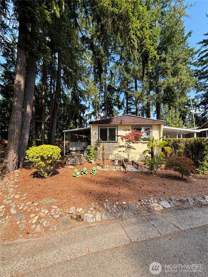 Property Photo:  18425 NE 95th Street 8  WA 98052 