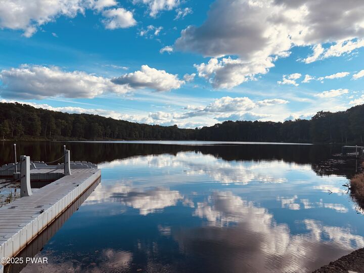 Property Photo:  134 Oneida Way  PA 18337