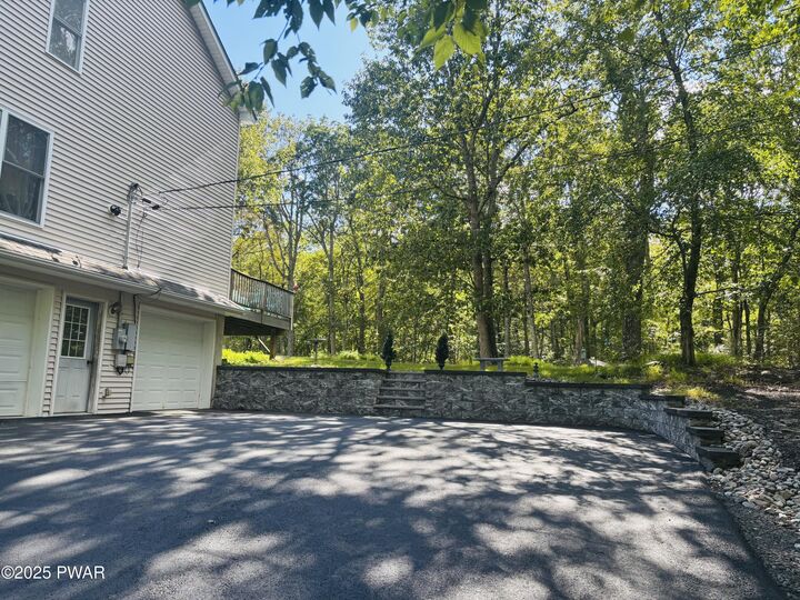 Property Photo: 134 Oneida Way PA 18337