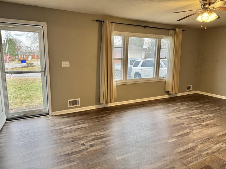 Property Photo:  202 Robin Road  KY 42101 