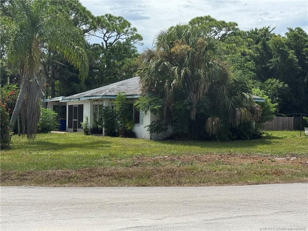 Property Photo: 4729 SE Compass Way FL 34997