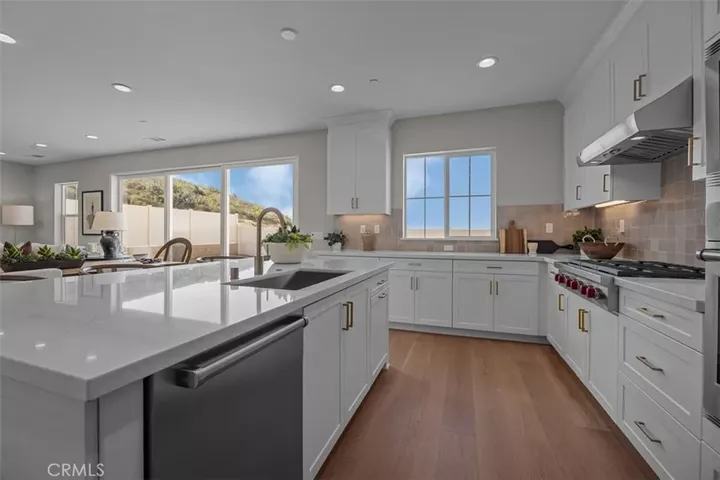 Property Photo:  951 Visalia Place  CA 92069 