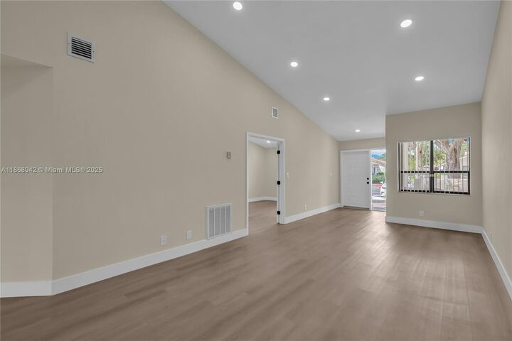 Property Photo: 7940 NW 10th St FL 33322