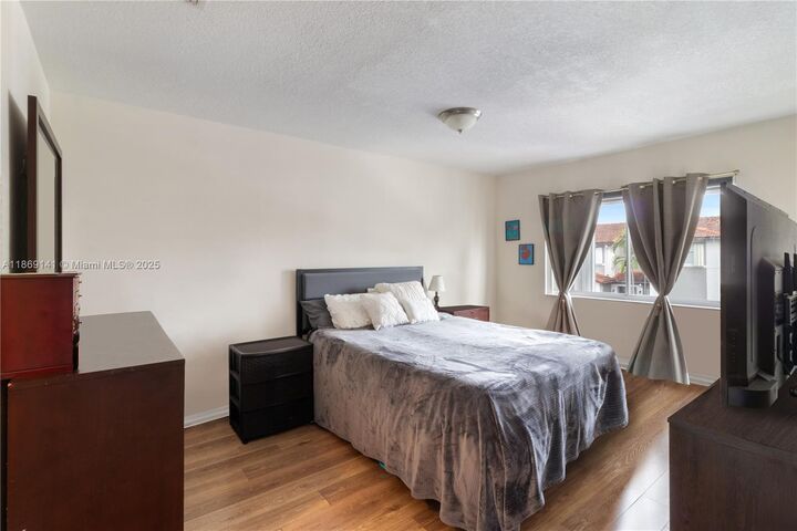 Property Photo: 2872 SW 127th Way FL 33027