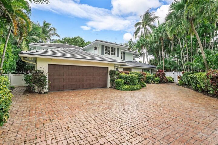 Property Photo:  746 Marble Ct  FL 33432 