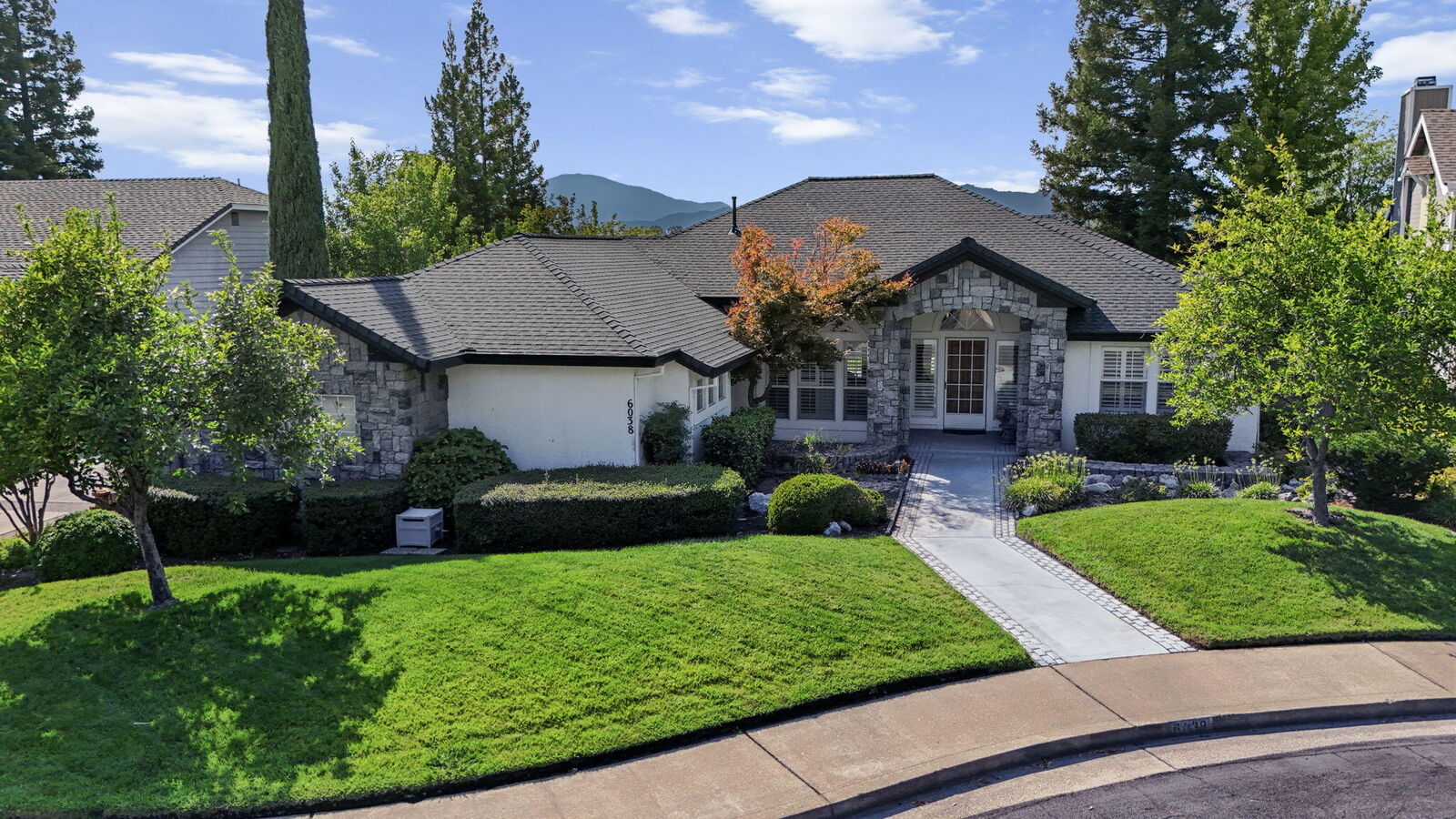 Property Photo: 6038 Gleneagles Court CA 96003