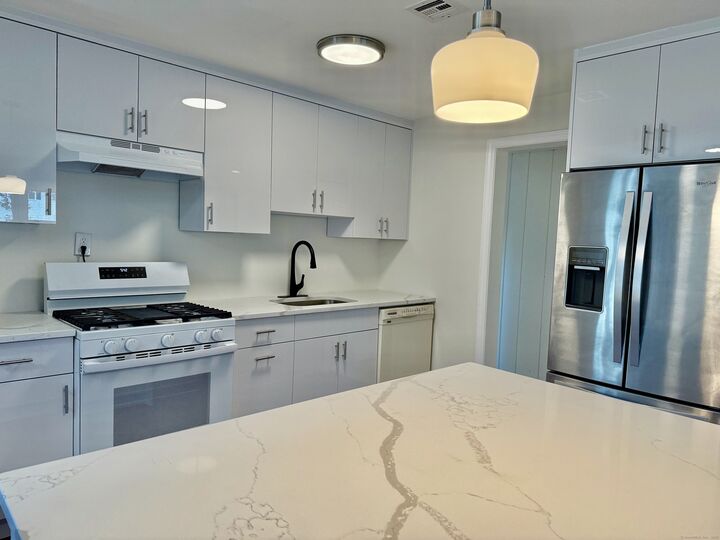 Property Photo:  194 Courtland Avenue  CT 06906 