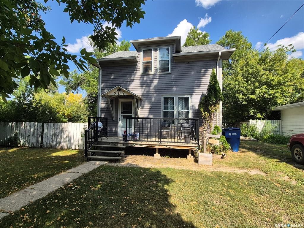 Property Photo: 207 Coteau Avenue SK S0G 5J0