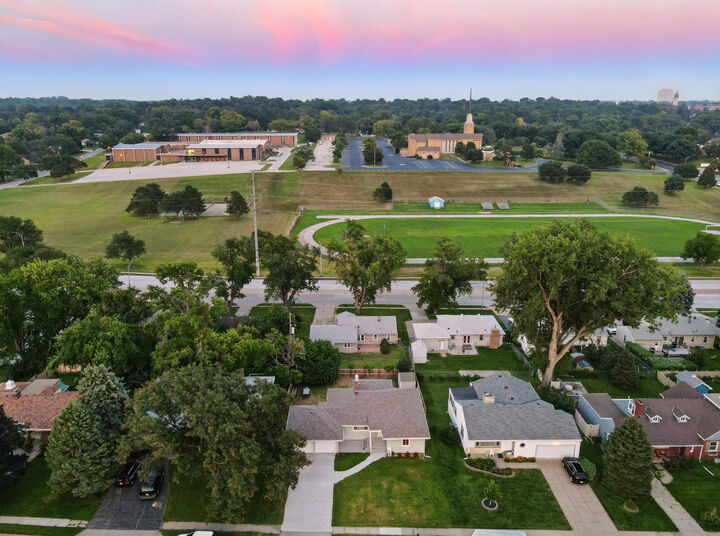 Property Photo:  533 N 72nd  Avenue  NE 68114 