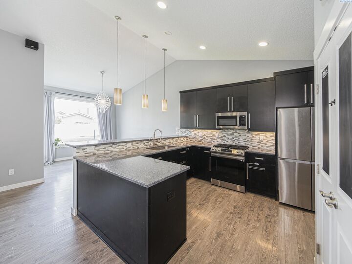 Property Photo: 4911 Bilbao Dr WA 99301