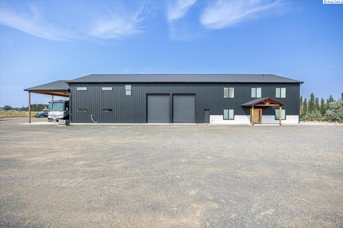 Property Photo: 246614 E Hover Rd WA 99337