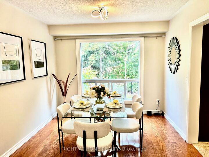 Property Photo: 32 Heathcliffe Square ON L6S 5P7