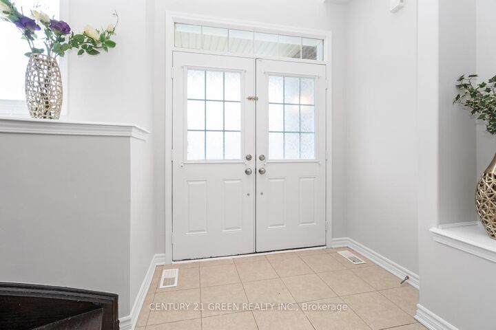 Property Photo: 86 Leadenhall Road ON L7A 4G2