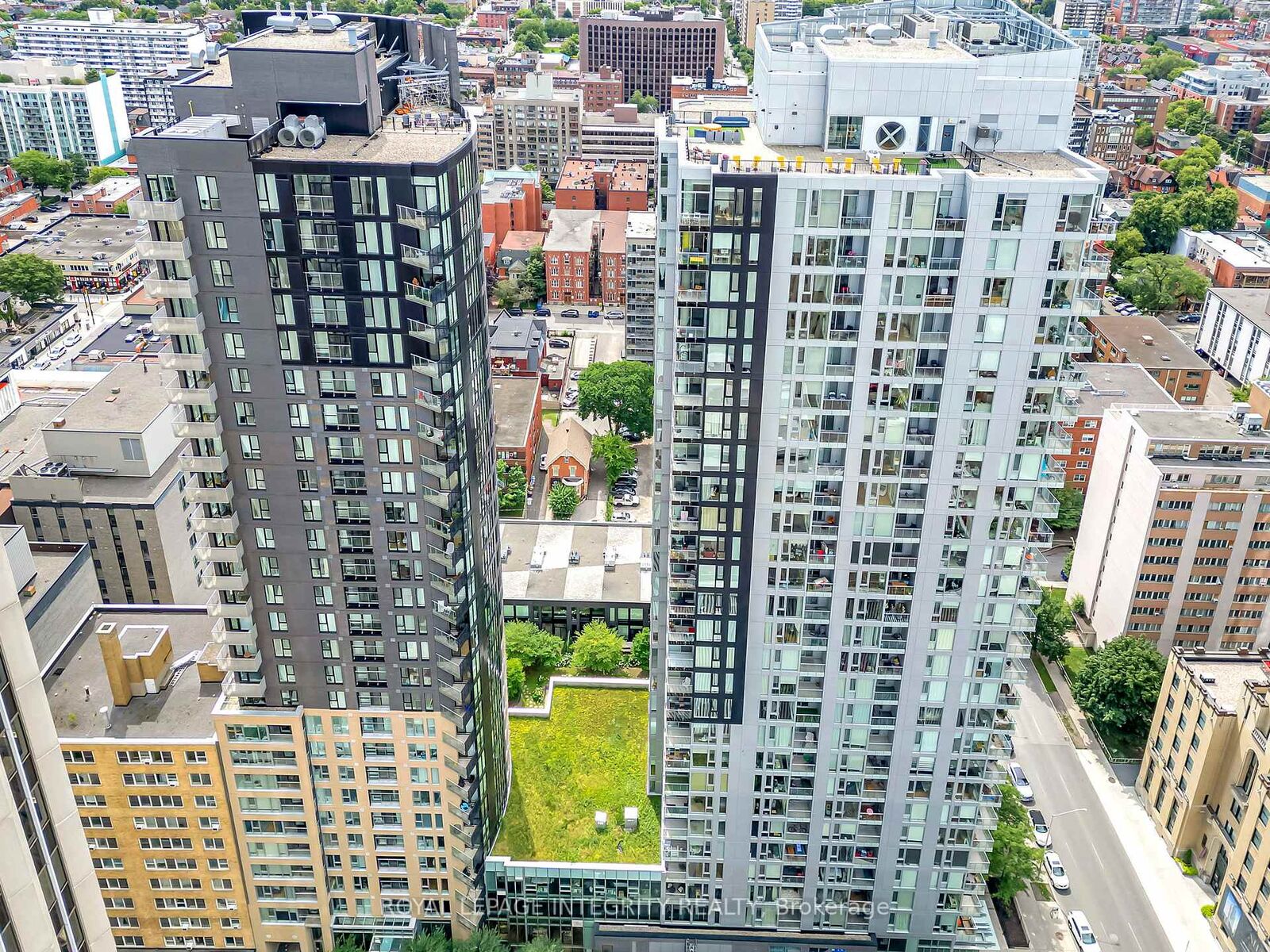 Property Photo: 179 Metcalfe Street 1808 ON K2P 1P7