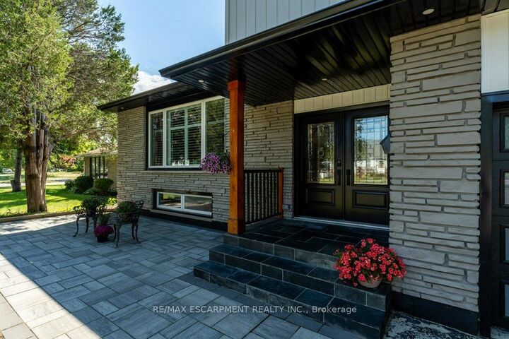 Property Photo: 1104 Vansickle Road N ON L2S 2Z8