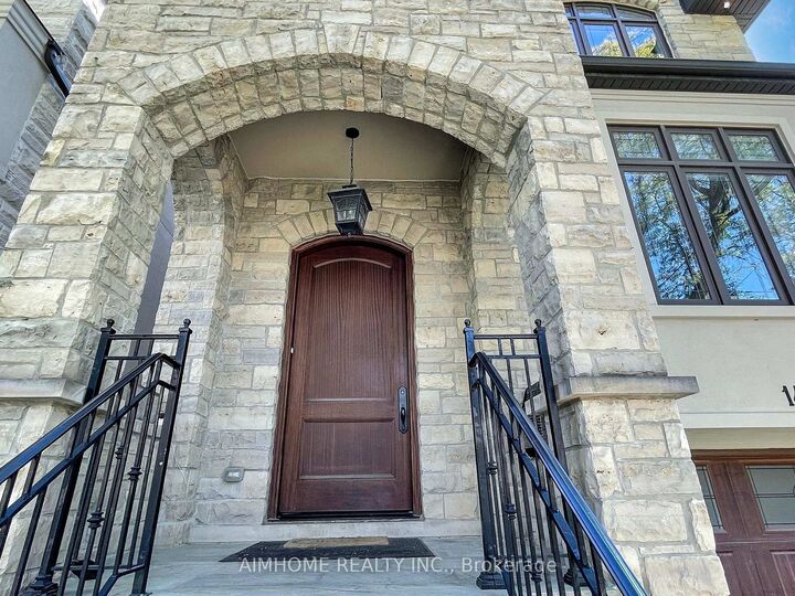 Photo de la propriété: 143 Kingsdale Avenue ON M2N 3W8