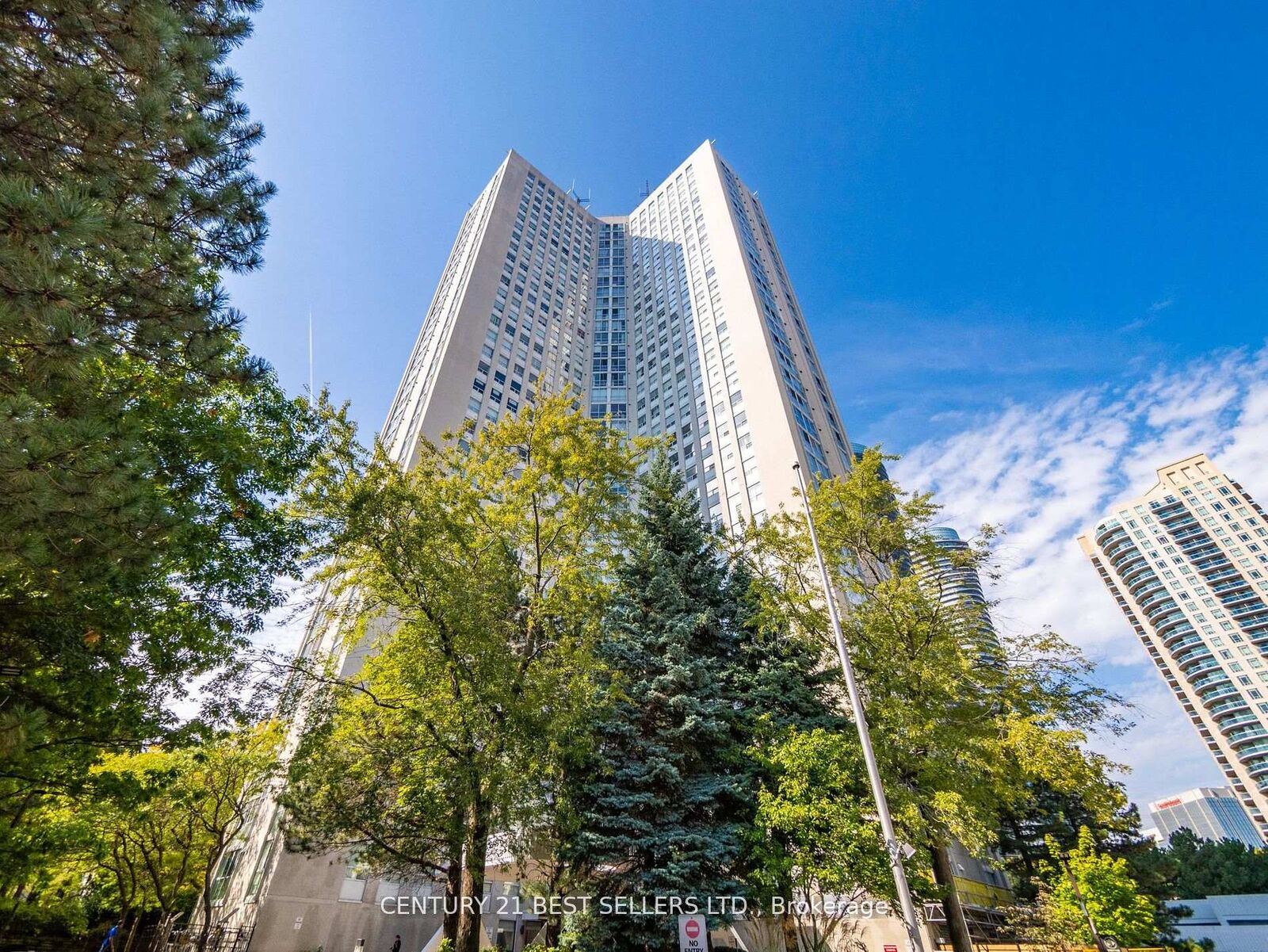 Photo de la propriété:  3650 Kaneff Crescent 601  ON L5A 4A1 