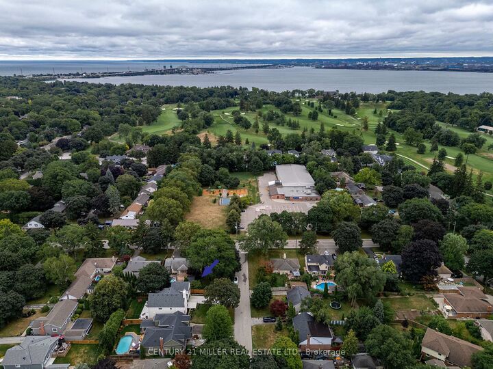 Property Photo: 935 Harvey Place ON L7T 3E9