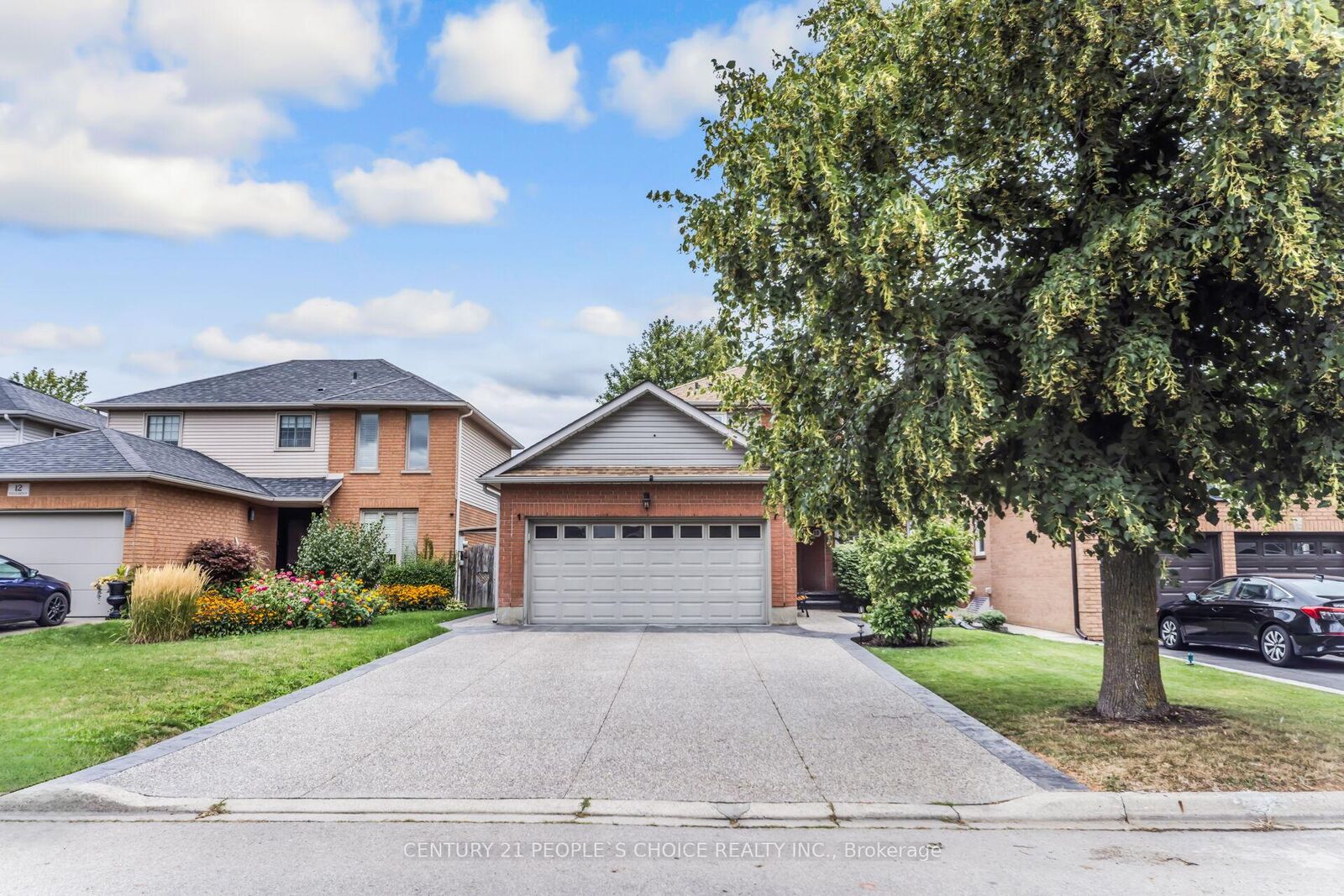 Property Photo: 10 Hillgarden Drive ON L8J 2S4