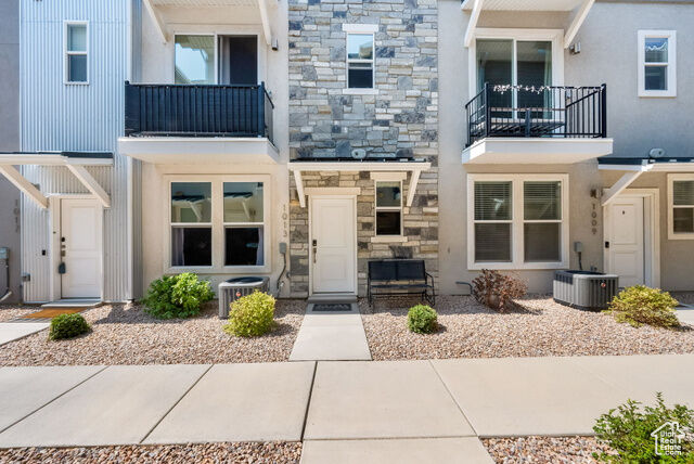 Property Photo: 1013 S 2740 E UT 84660