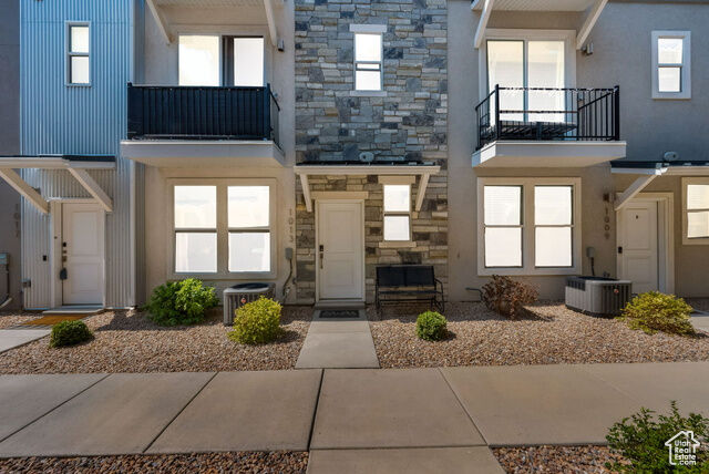 Property Photo:  1013 S 2740 E  UT 84660 