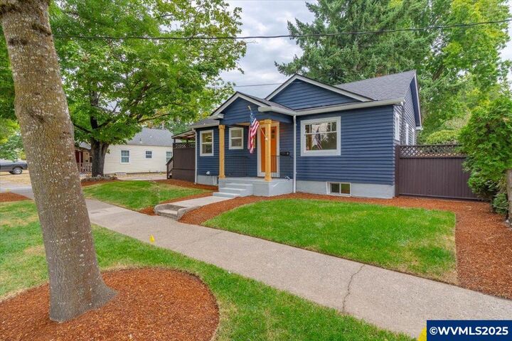 Property Photo:  585 Jefferson St NE  OR 97301 