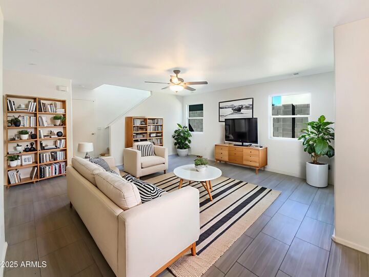 Property Photo:  1820 W Expressman Street  AZ 85120 